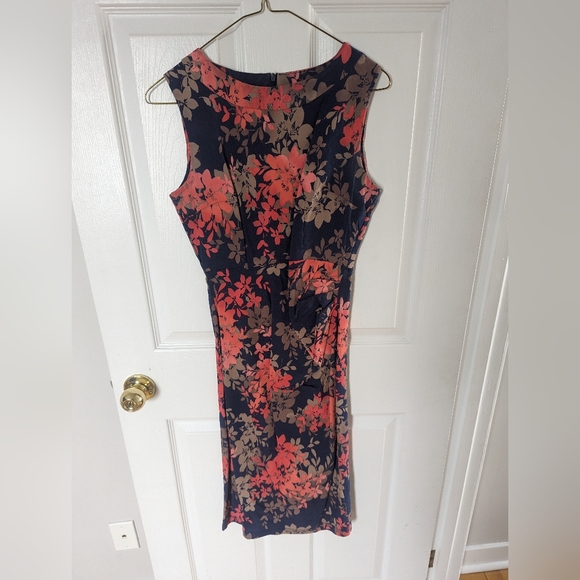 Bodycon super flattering floral dress - Picture 4 of 7